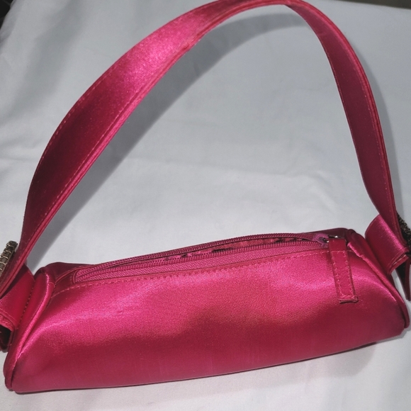 La Regale magenta cylinder evening bag - Picture 2 of 13